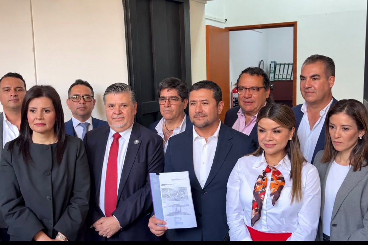 Funcionarios del Gobierno de Jalisco presentan al Congreso la iniciativa para el acueducto sustituto Chapala–Guadalajara.