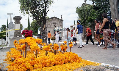 Celebraciones del Día de Muertos 2026 en Guadalajara con desfile de catrinas, altar monumental en La Minerva y actividades culturales.
