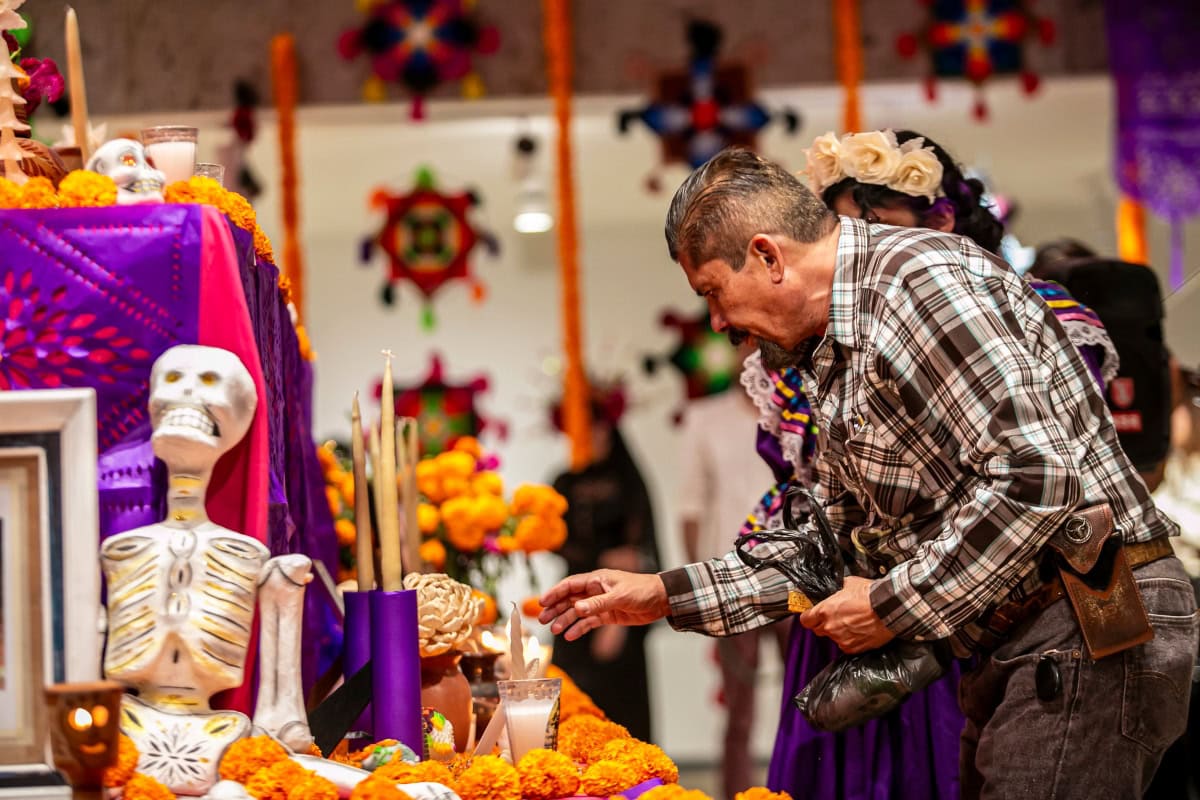 Autoridades de Cultura Jalisco presentan la agenda cultural de Día de Muertos 2026, con exposiciones, altares, talleres y música.
