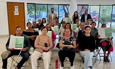 Entregan visas a jaliscienses que llevaban hasta 30 años sin ver a sus hijos