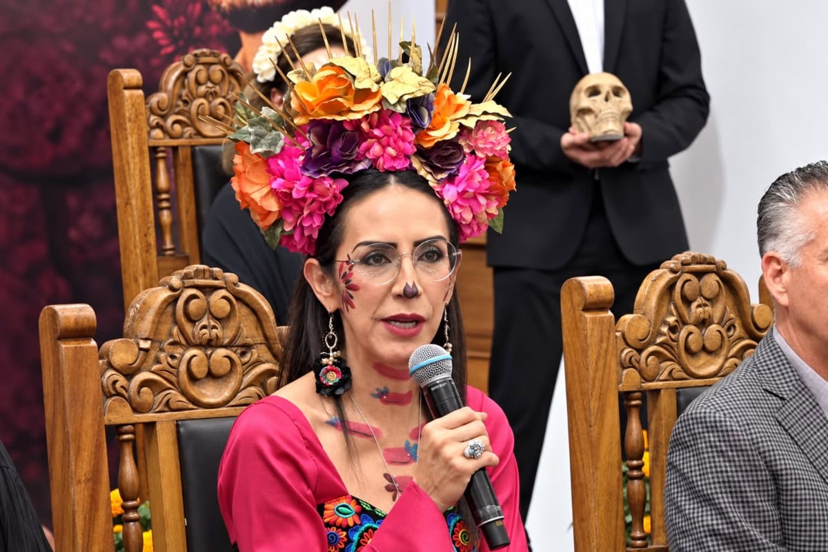 La presidenta municipal de Tlaquepaque, Laura Imelda Pérez, presentó el Festival de Día de Muertos