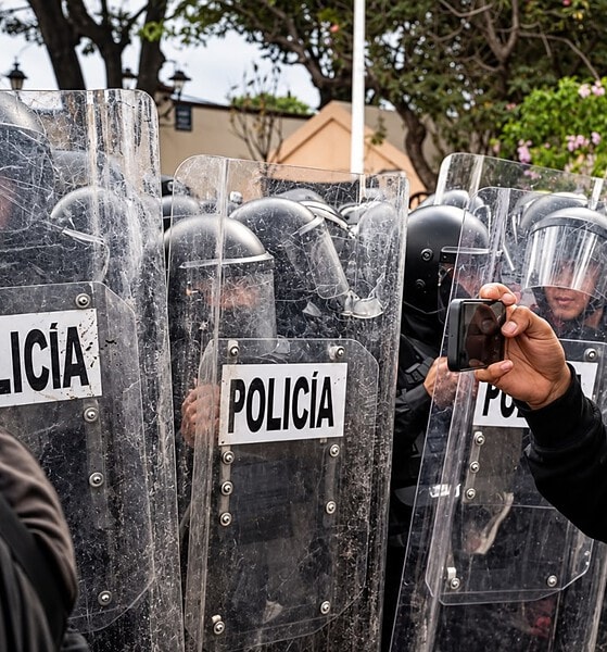 Personas liberadas tras detenciones durante protesta por agua limpia frente a Casa Jalisco