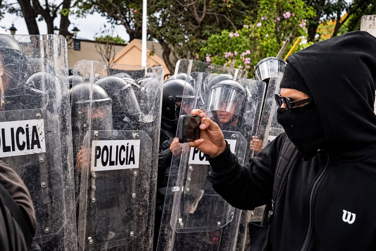 Personas liberadas tras detenciones durante protesta por agua limpia frente a Casa Jalisco
