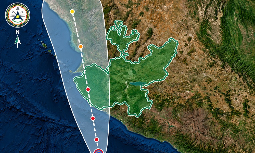 Huracán Simón categoría 4 se aproxima a la Costa Sur de Jalisco
