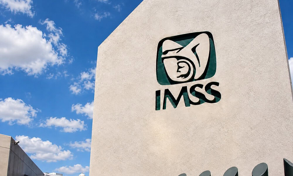 Claudia Sheinbaum y Zoé Robledo presentan doce acciones para mejorar la atención médica y las condiciones laborales en el IMSS.
