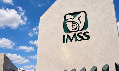 Claudia Sheinbaum y Zoé Robledo presentan doce acciones para mejorar la atención médica y las condiciones laborales en el IMSS.