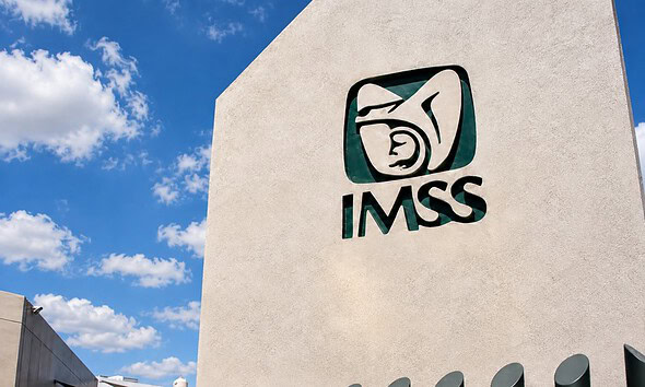 Claudia Sheinbaum y Zoé Robledo presentan doce acciones para mejorar la atención médica y las condiciones laborales en el IMSS.
