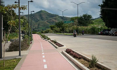 Obras en el acceso de Tecalitlán y entrega de transporte escolar en Jalisco