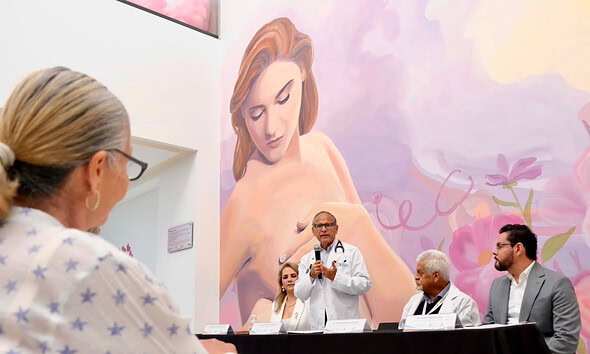 Personal médico y participantes de la Jornada Interinstitucional de Reconstrucción Mamaria 2026 en Jalisco.