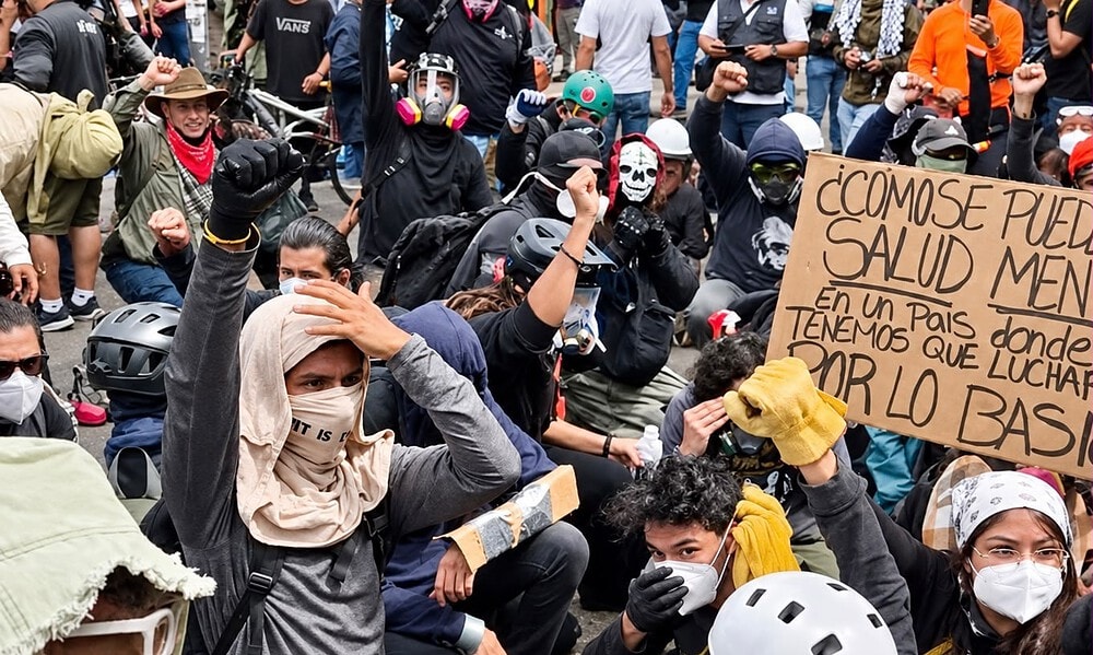 Marcha por agua limpia en Guadalajara termina con destrozos