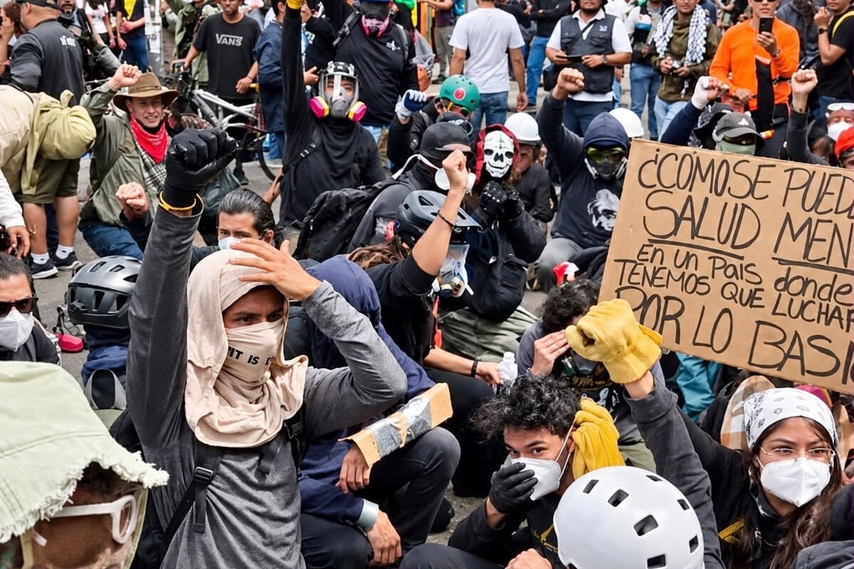 Marcha por agua limpia en Guadalajara termina con destrozos