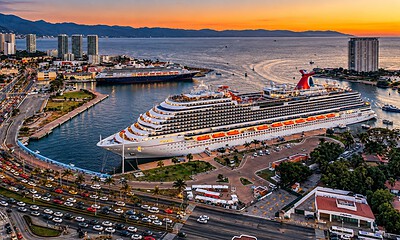 Turistas internacionales recorren un destino turístico de México durante 2026.