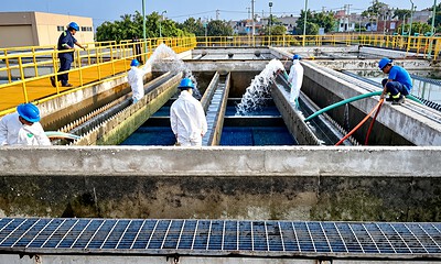 Trabajos de limpieza y desazolve en la presa Las Pintas para recuperar el suministro de agua en Guadalajara.