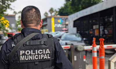 Elementos de la Policía de Guadalajara durante labores de vigilancia y prevención de robos en la Ciudad.