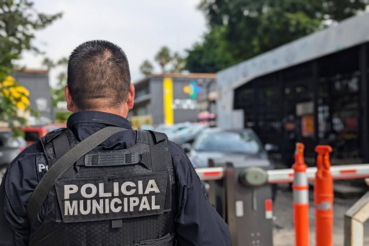 Elementos de la Policía de Guadalajara durante labores de vigilancia y prevención de robos en la Ciudad.