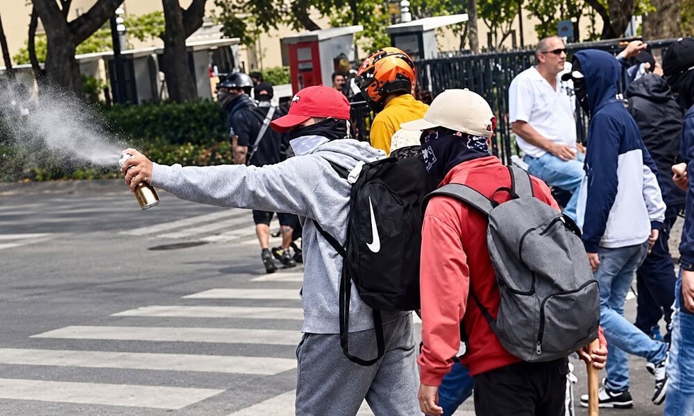 Confrontaciones y destrozos en comercios de avenida Juárez durante la Segunda Marcha por el Agua Limpia en Guadalajara, el 18 de octubre de 2026.