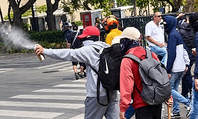 Confrontaciones y destrozos en comercios de avenida Juárez durante la Segunda Marcha por el Agua Limpia en Guadalajara, el 18 de octubre de 2026.