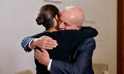 Claudia Sheinbaum abraza a Lula da Silva en fotografía compartida tras su triunfo electoral en Brasil