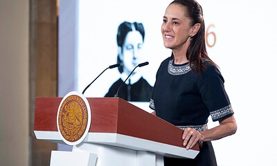 La Presidenta Claudia Sheinbaum anuncia recursos federales para infraestructura hídrica de Jalisco durante su conferencia matutina del 21 de octubre de 2026.