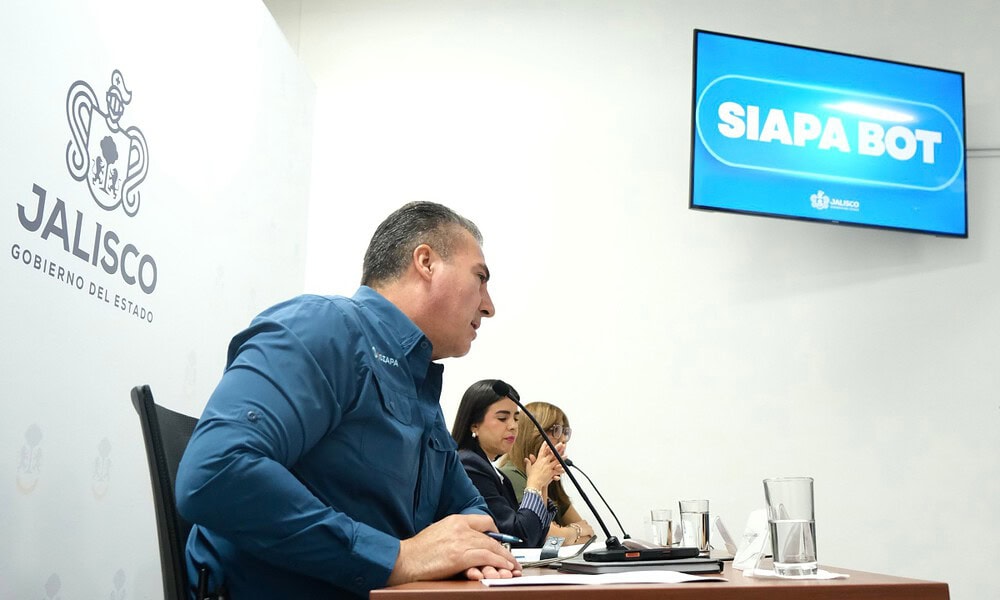 Ismael Jáuregui Castañeda y Luis Enrique Barboza Niño presentan SIAPABot