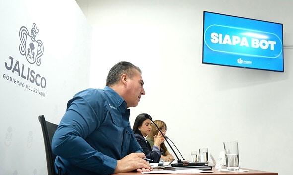 Ismael Jáuregui Castañeda y Luis Enrique Barboza Niño presentan SIAPABot