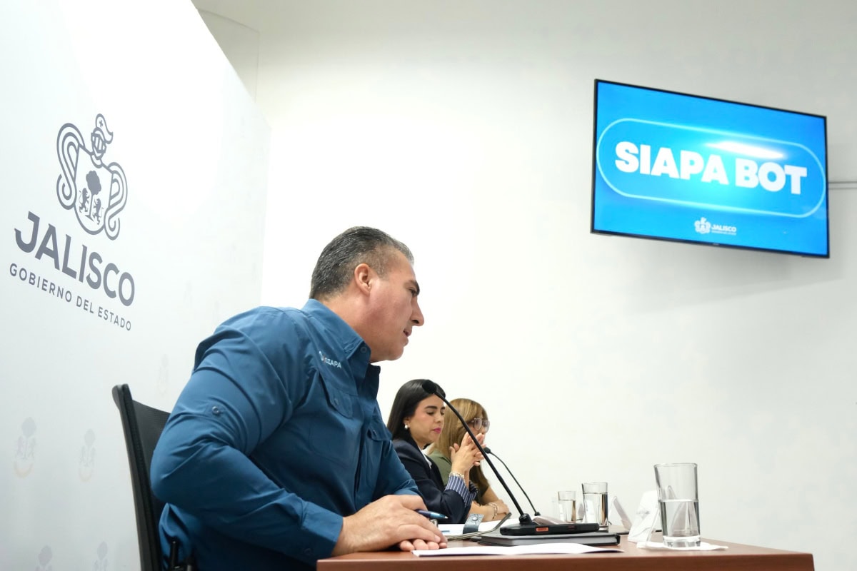 Ismael Jáuregui Castañeda y Luis Enrique Barboza Niño presentan SIAPABot