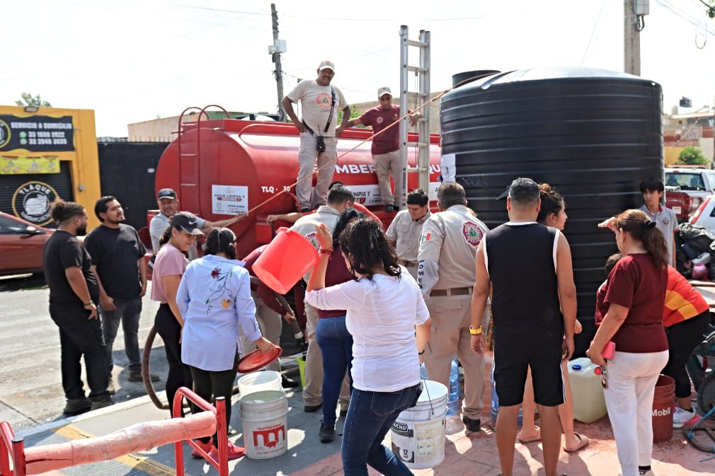 Cisternas municipales de abastecimiento de agua potable en San Pedro Tlaquepaque durante los tandeos del Siapa.
