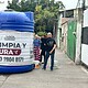 Pipa municipal abastece de agua a familias de San Pedro Tlaquepaque afectadas por los tandeos del Siapa.