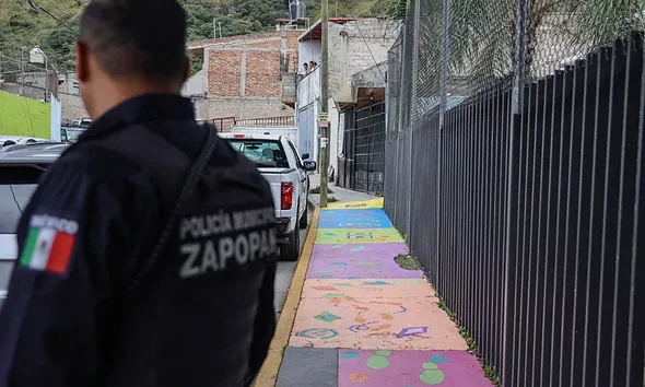 Policía de Zapopan refuerza seguridad en planteles educativos.