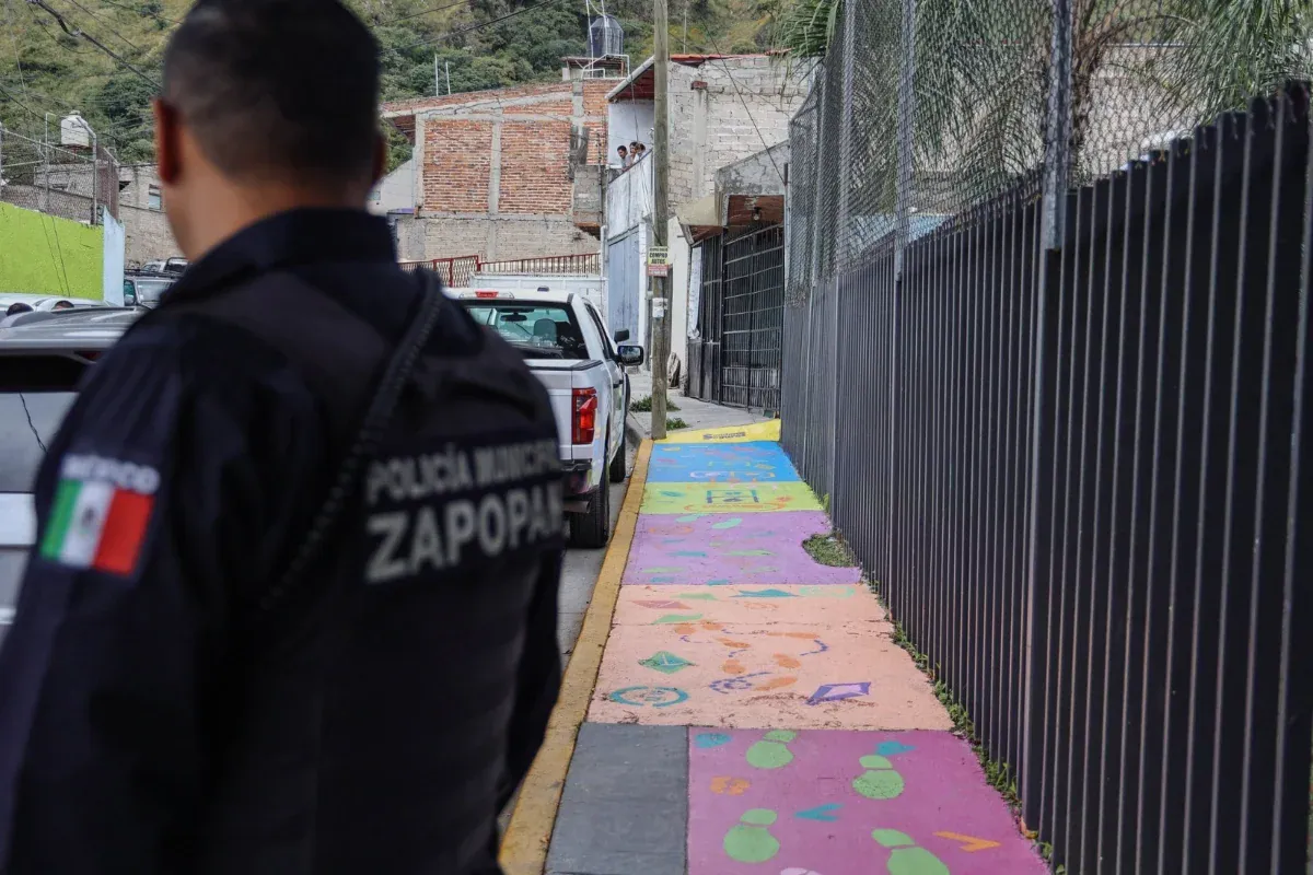 Policía de Zapopan refuerza seguridad en planteles educativos.